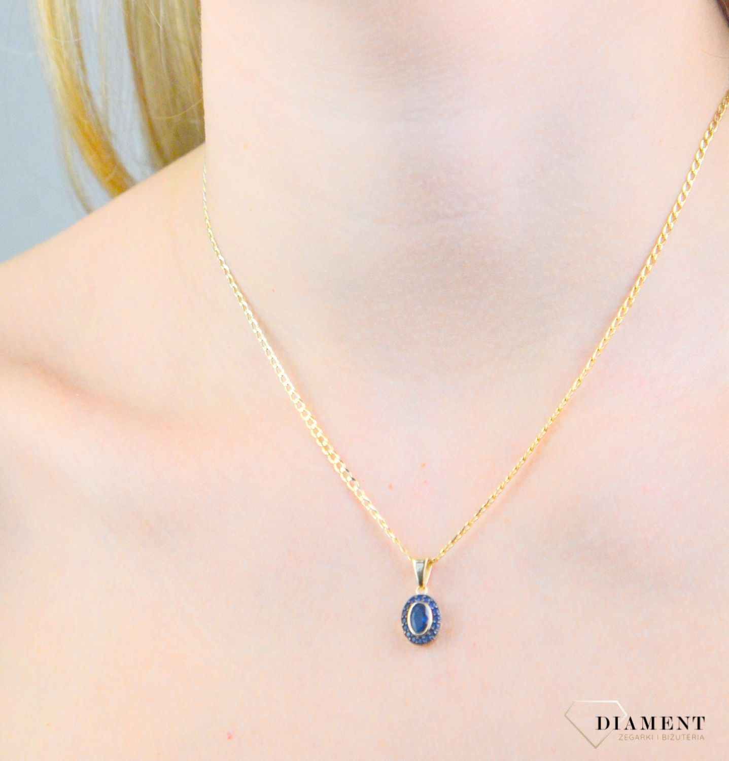 Zawieszka złota owalna z cyrkonią próba 585, ZA 7854A 585  Zawieszka wykonana z żółtego 14 karatowego złota o oryginalnej i ponadczasowej formie. Biżuteria idealna do każdego typu łańcuszka. Fantastyczny pomysł na prezent..jpg